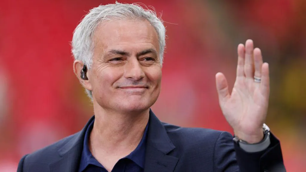 Which person says not to Benfica? - Mourinho touches down for negotiations